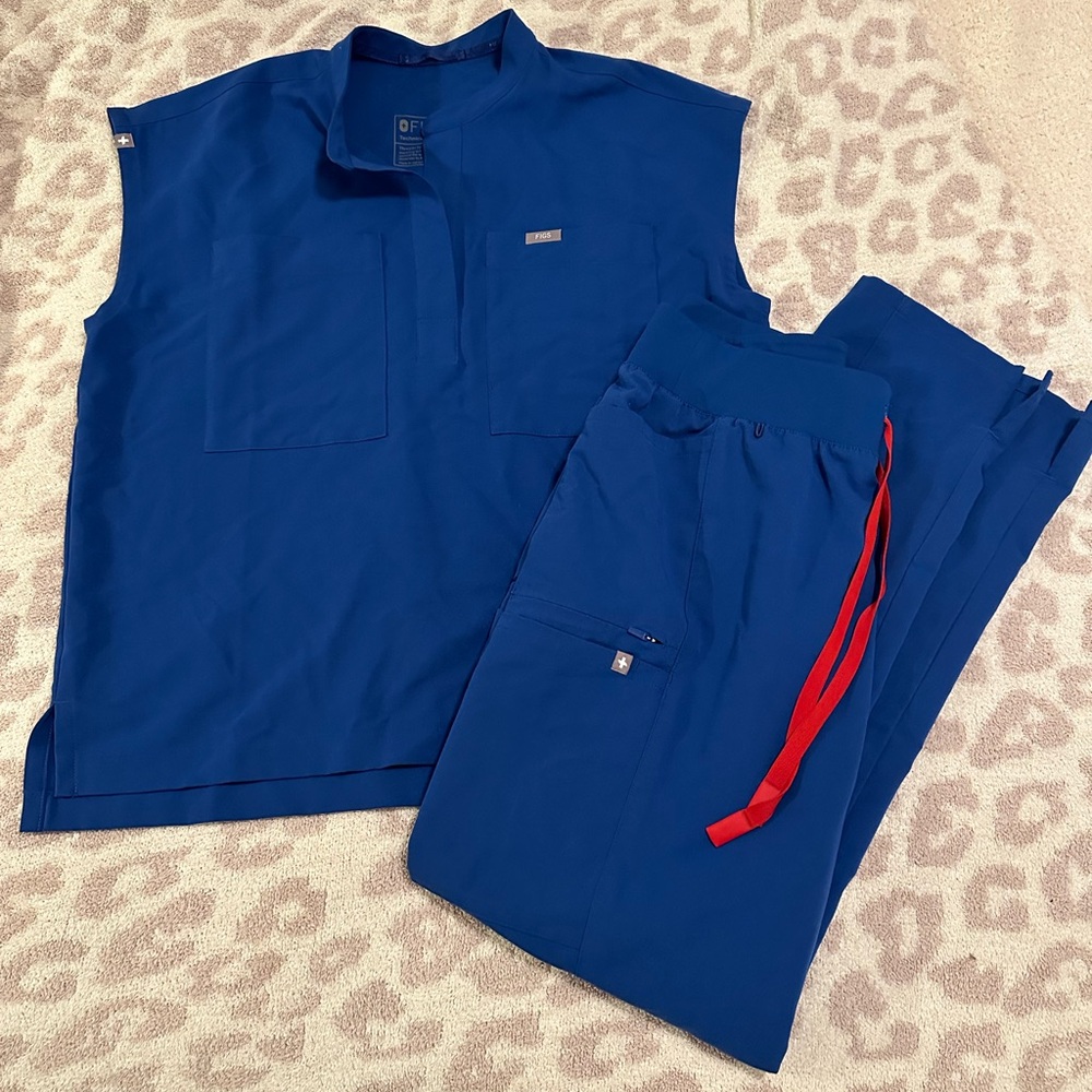 FIGS Payson Oversized Henley Top & Mayfair Tapered Scrub Pant